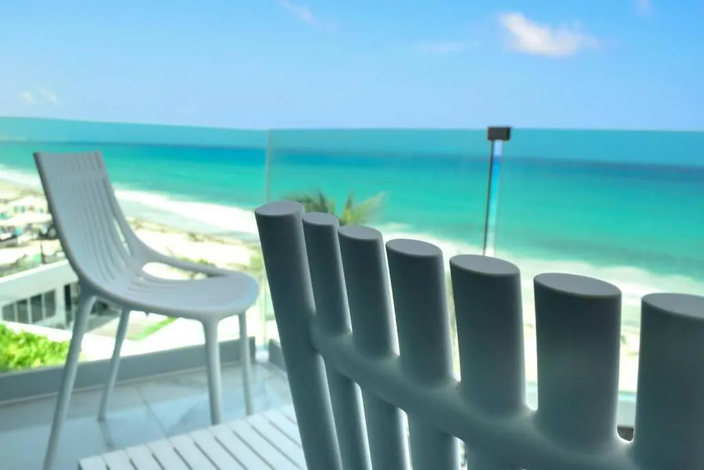 Exclusive Studio On The Beach, Minimalist, Gym, Pool, Jacuzzi, Balcony Cancún 0*,