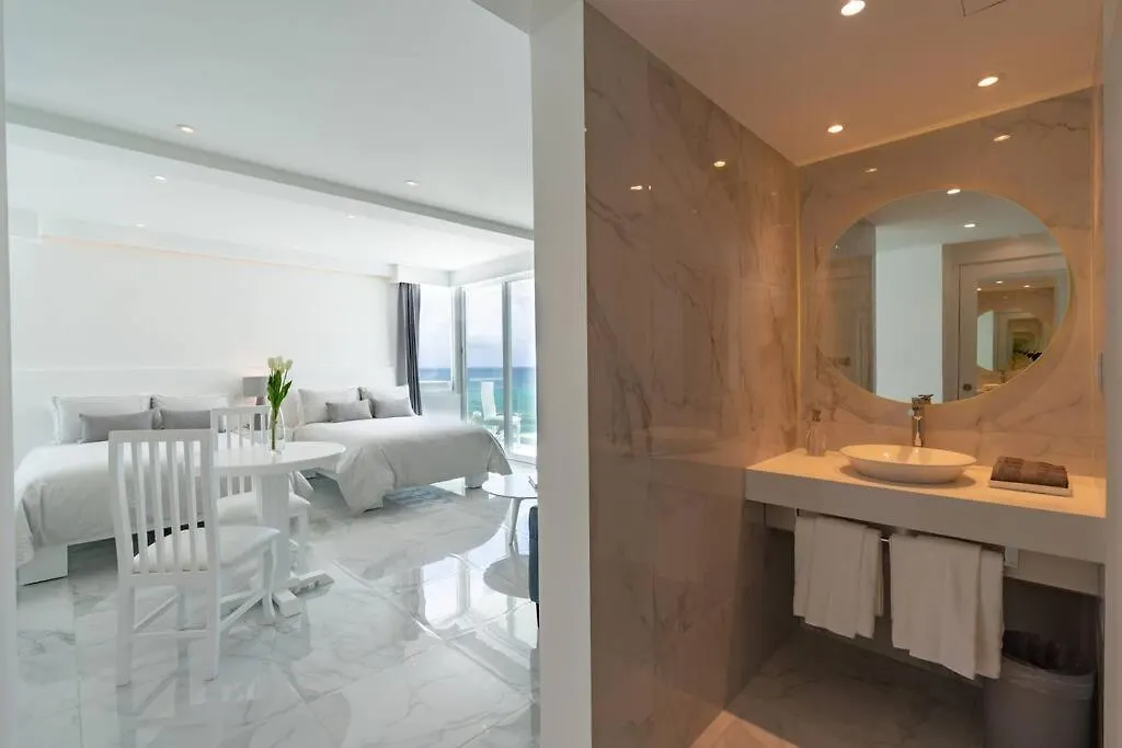 Exclusive Studio On The Beach, Minimalist, Gym, Pool, Jacuzzi, Balcony Cancún Apartamento