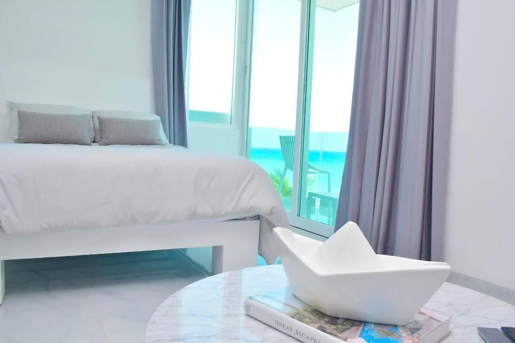 Apartamento Exclusive Studio On The Beach, Minimalist, Gym, Pool, Jacuzzi, Balcony Cancún