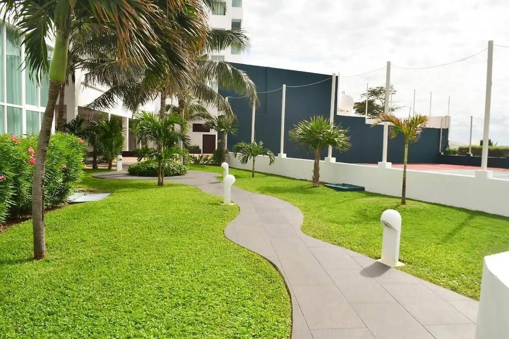 Exclusive Studio On The Beach, Minimalist, Gym, Pool, Jacuzzi, Balcony Cancún México