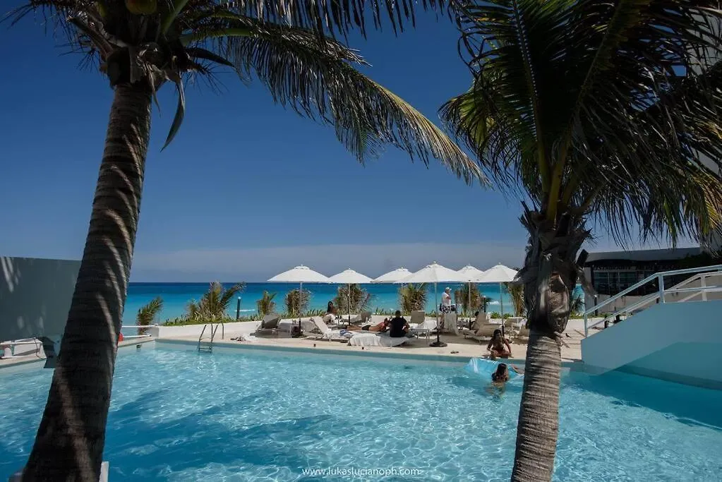 Exclusive Studio On The Beach, Minimalist, Gym, Pool, Jacuzzi, Balcony Cancún