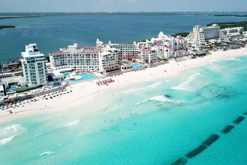 Exclusive Studio On The Beach, Minimalist, Gym, Pool, Jacuzzi, Balcony Cancún 0*,  México