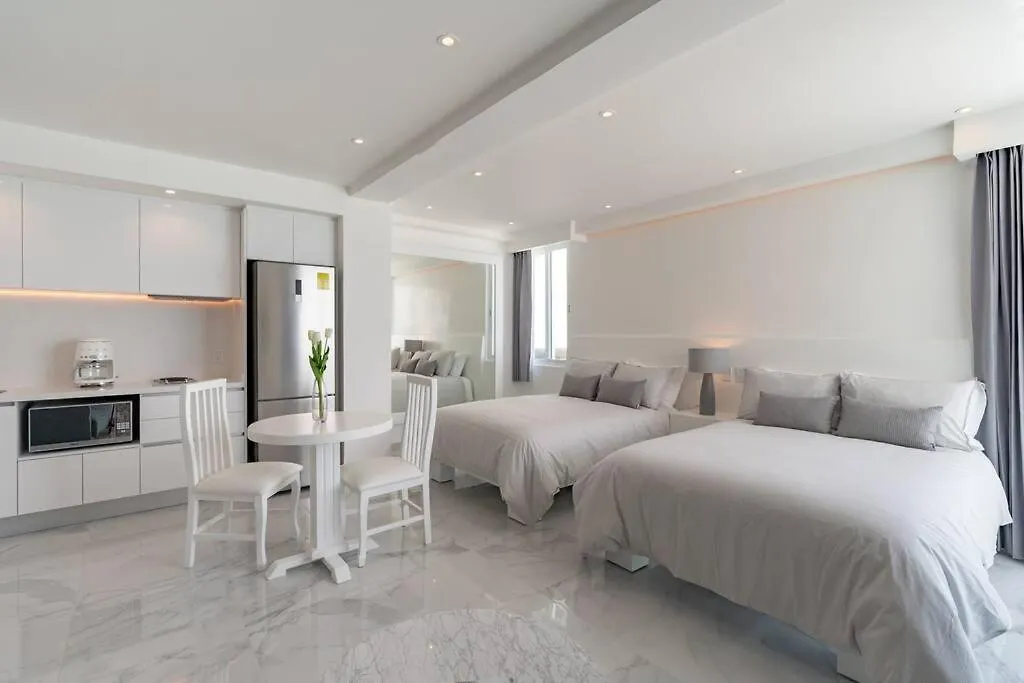 Exclusive Studio On The Beach, Minimalist, Gym, Pool, Jacuzzi, Balcony Cancún Apartamento