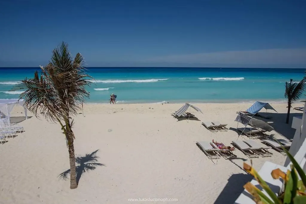 Exclusive Studio On The Beach, Minimalist, Gym, Pool, Jacuzzi, Balcony Cancún México
