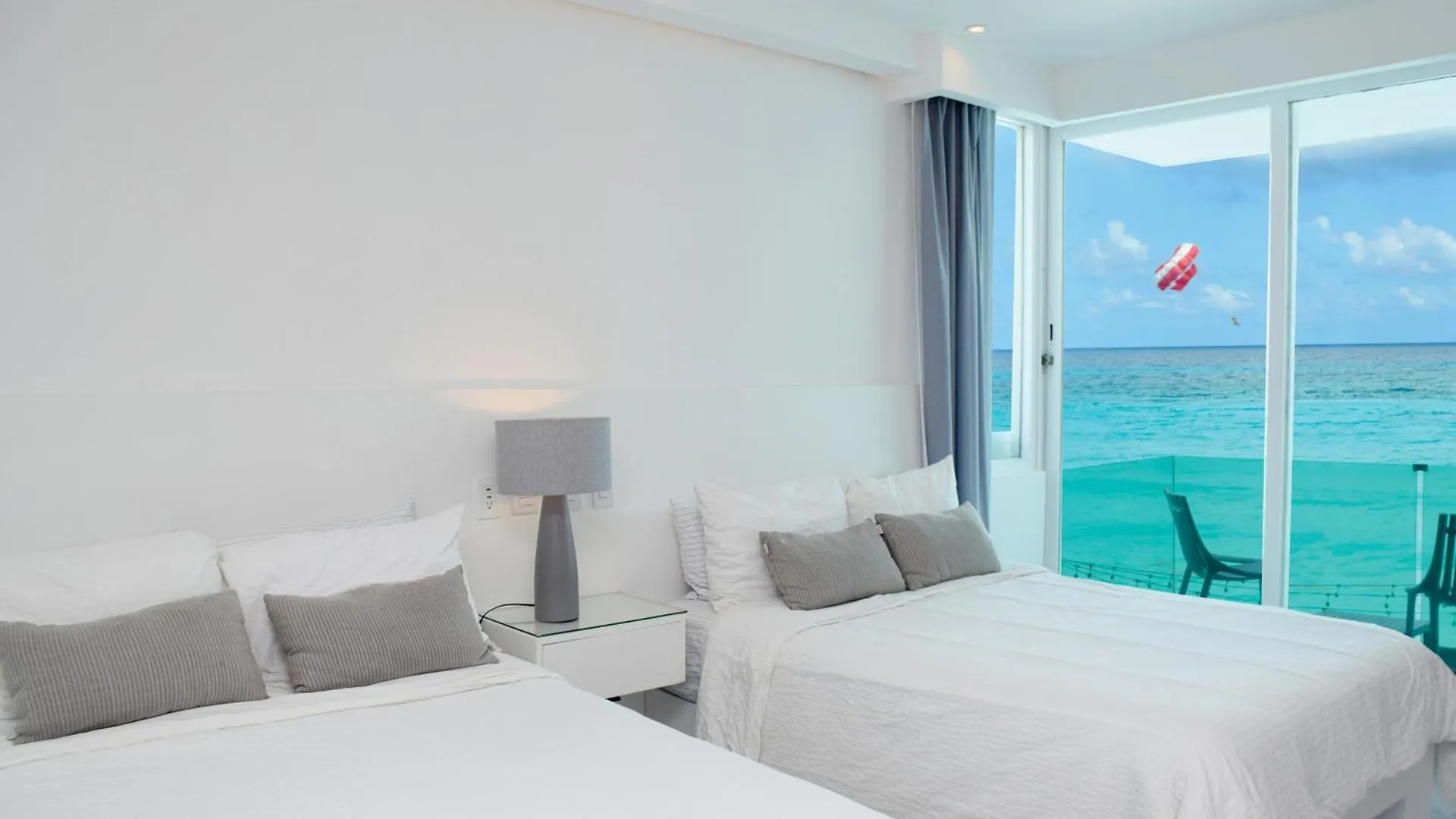 Exclusive Studio On The Beach, Minimalist, Gym, Pool, Jacuzzi, Balcony Cancún México