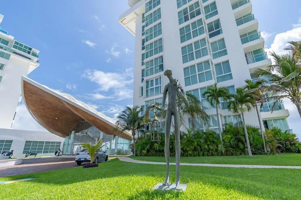Exclusive Studio On The Beach, Minimalist, Gym, Pool, Jacuzzi, Balcony Cancun Apartment