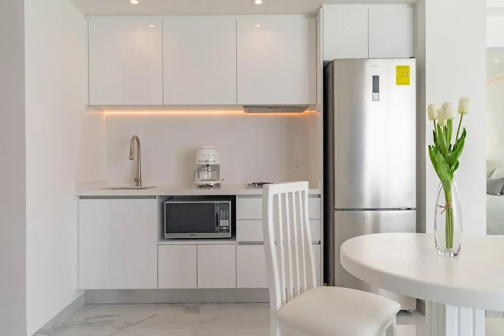 Apartment Exclusive Studio On The Beach, Minimalist, Gym, Pool, Jacuzzi, Balcony Cancun