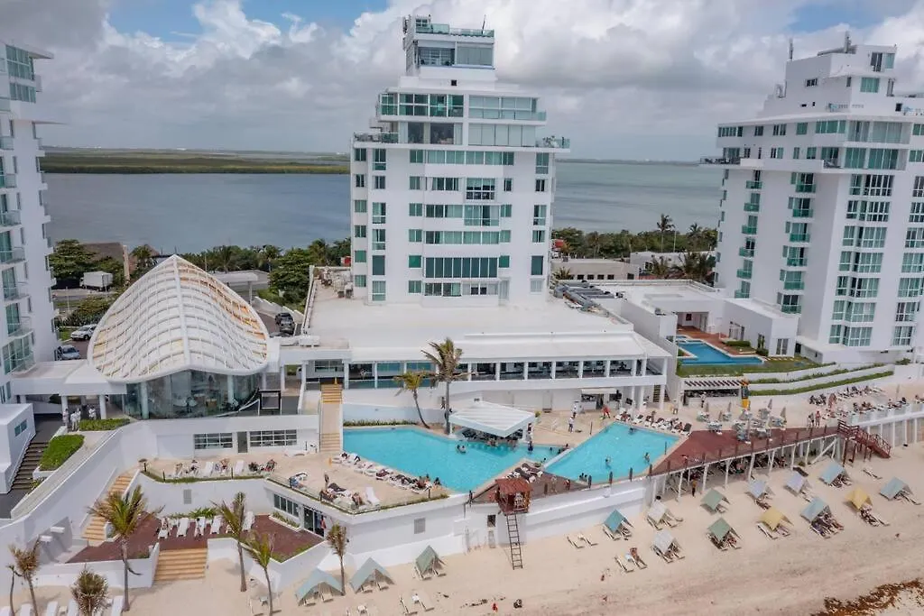 Exclusive Studio On The Beach, Minimalist, Gym, Pool, Jacuzzi, Balcony Cancun