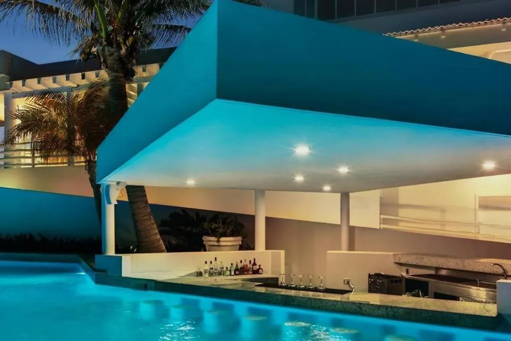 Apartment Exclusive Studio On The Beach, Minimalist, Gym, Pool, Jacuzzi, Balcony Cancun