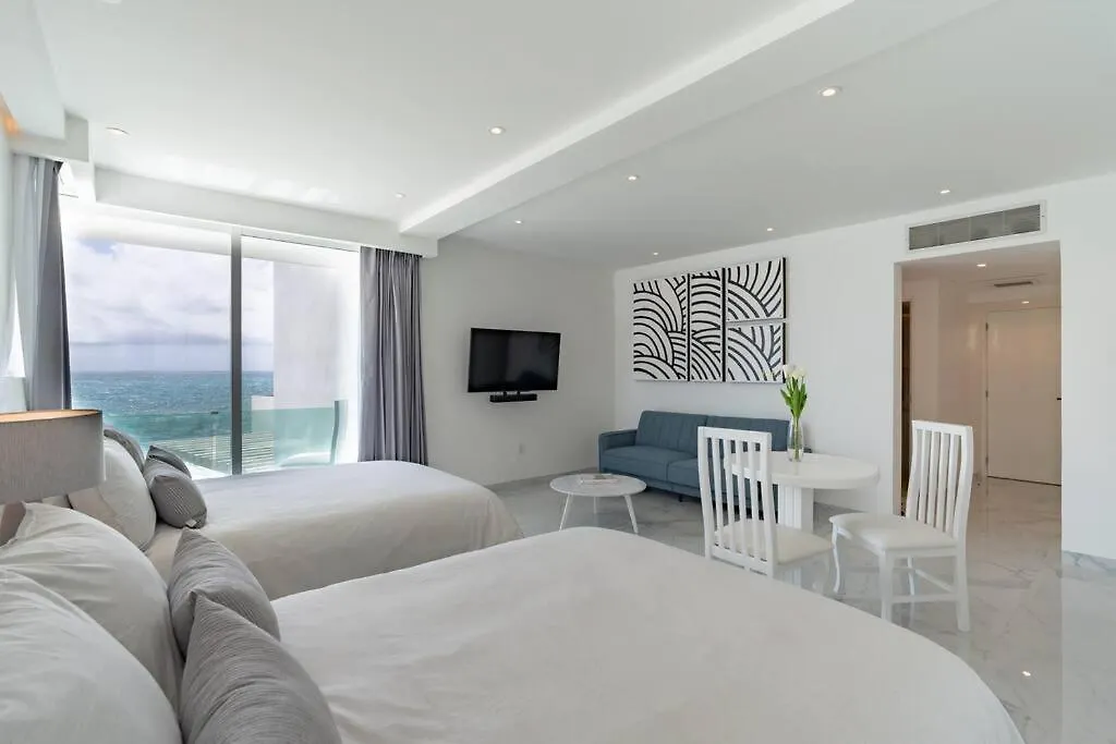 Exclusive Studio On The Beach, Minimalist, Gym, Pool, Jacuzzi, Balcony Cancun Mexico