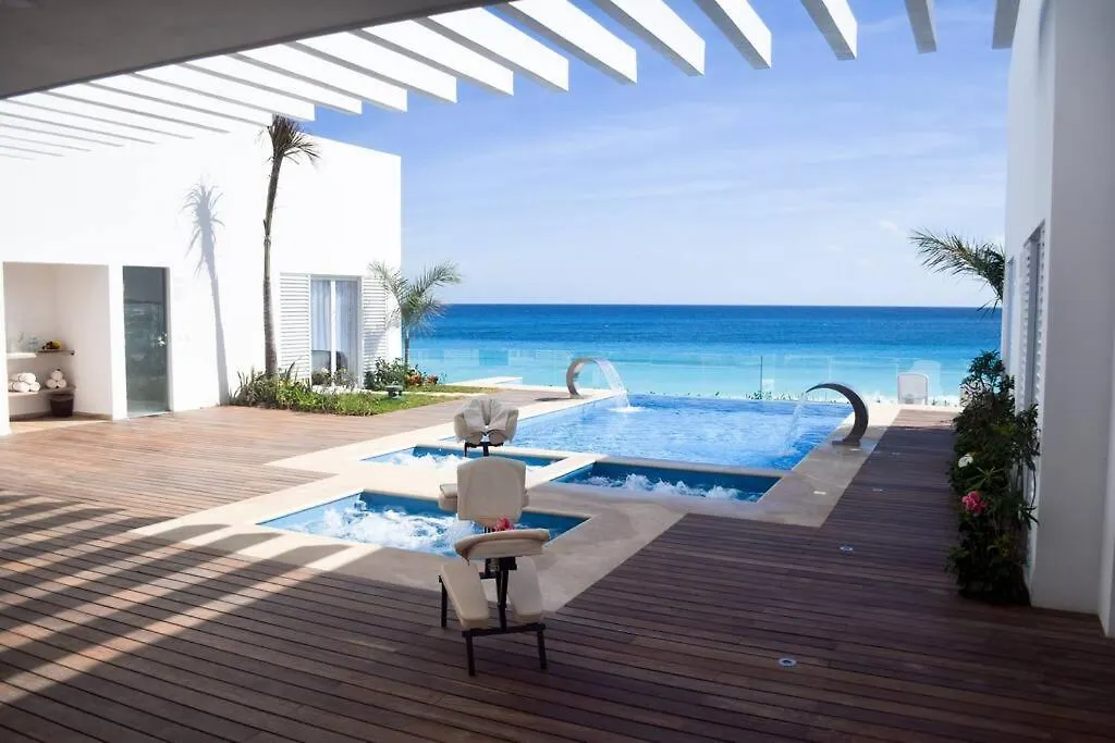 Apartment Exclusive Studio On The Beach, Minimalist, Gym, Pool, Jacuzzi, Balcony Cancun Mexico