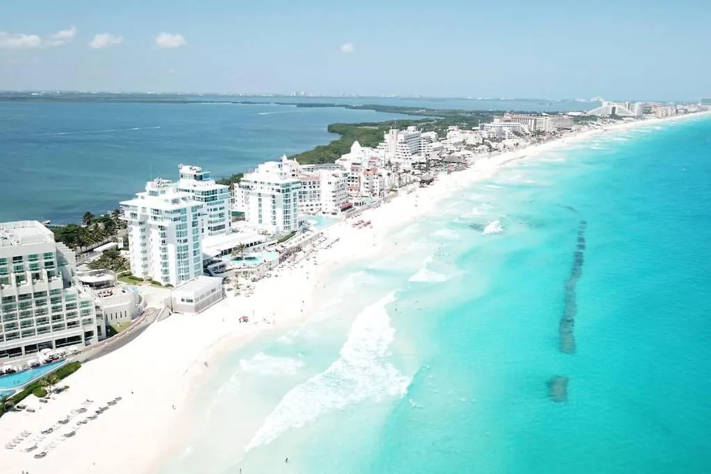 Apartment Exclusive Studio On The Beach, Minimalist, Gym, Pool, Jacuzzi, Balcony Cancun Mexico