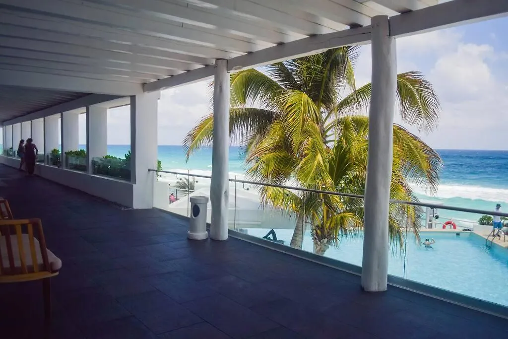 Apartment Exclusive Studio On The Beach, Minimalist, Gym, Pool, Jacuzzi, Balcony Cancun