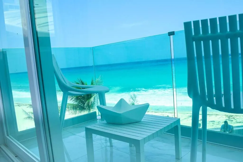 Exclusive Studio On The Beach, Minimalist, Gym, Pool, Jacuzzi, Balcony Cancun Apartment