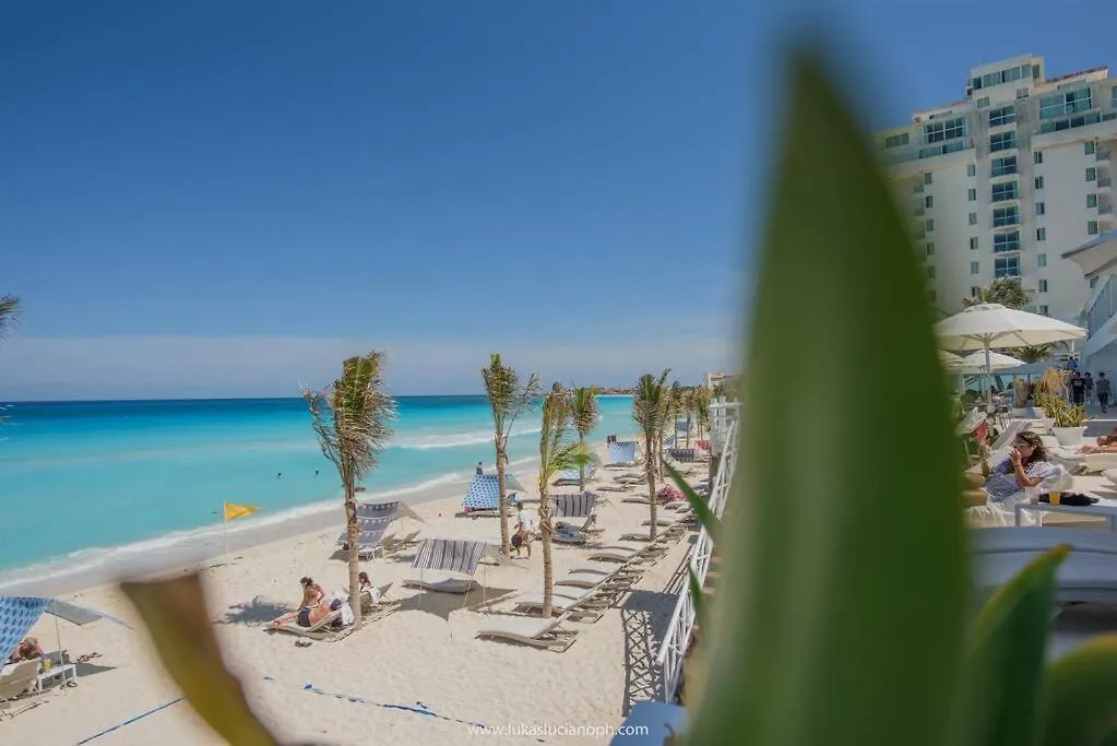 Exclusive Studio On The Beach, Minimalist, Gym, Pool, Jacuzzi, Balcony Cancun Apartment