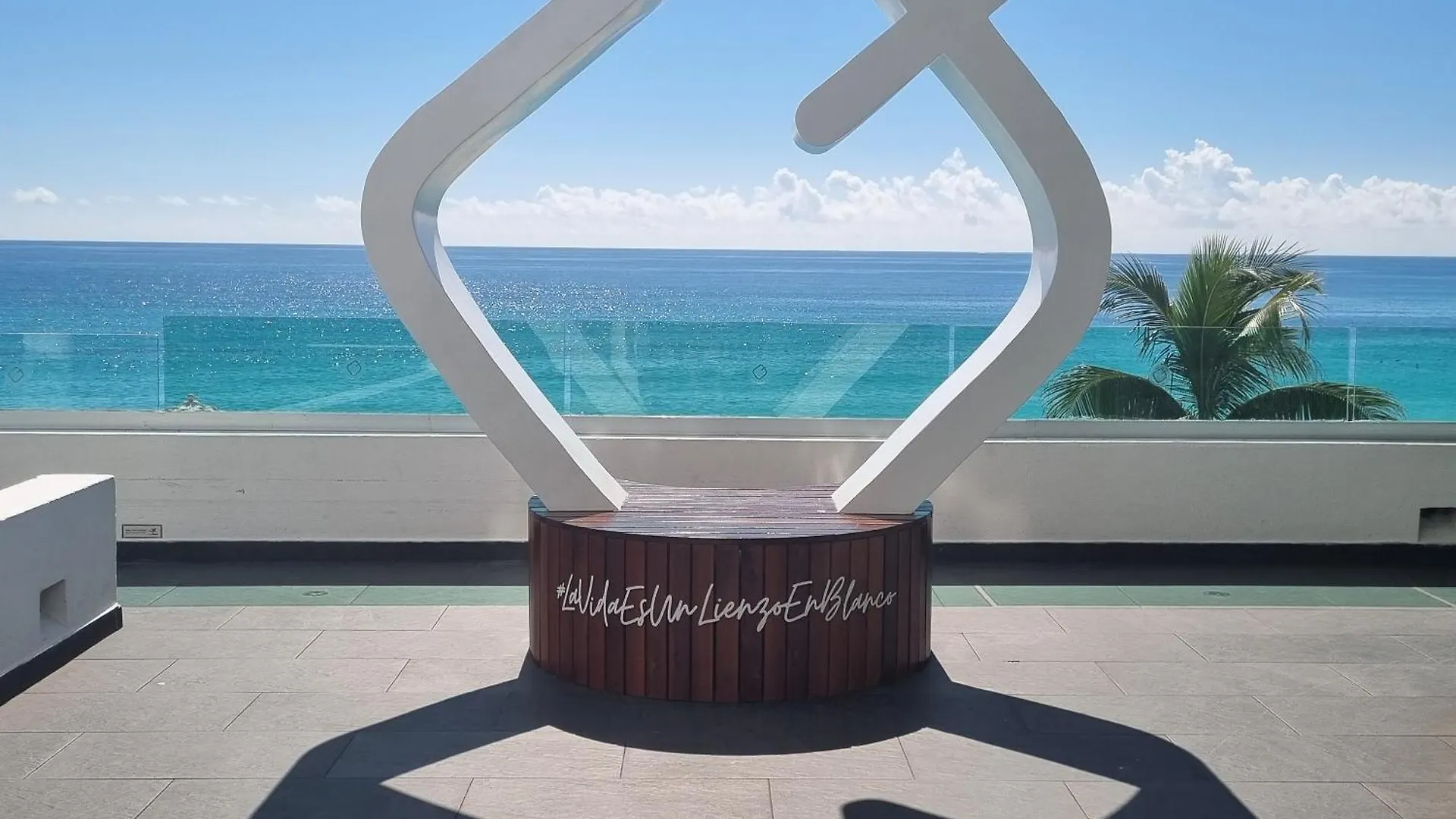 Exclusive Studio On The Beach, Minimalist, Gym, Pool, Jacuzzi, Balcony Cancun Apartment