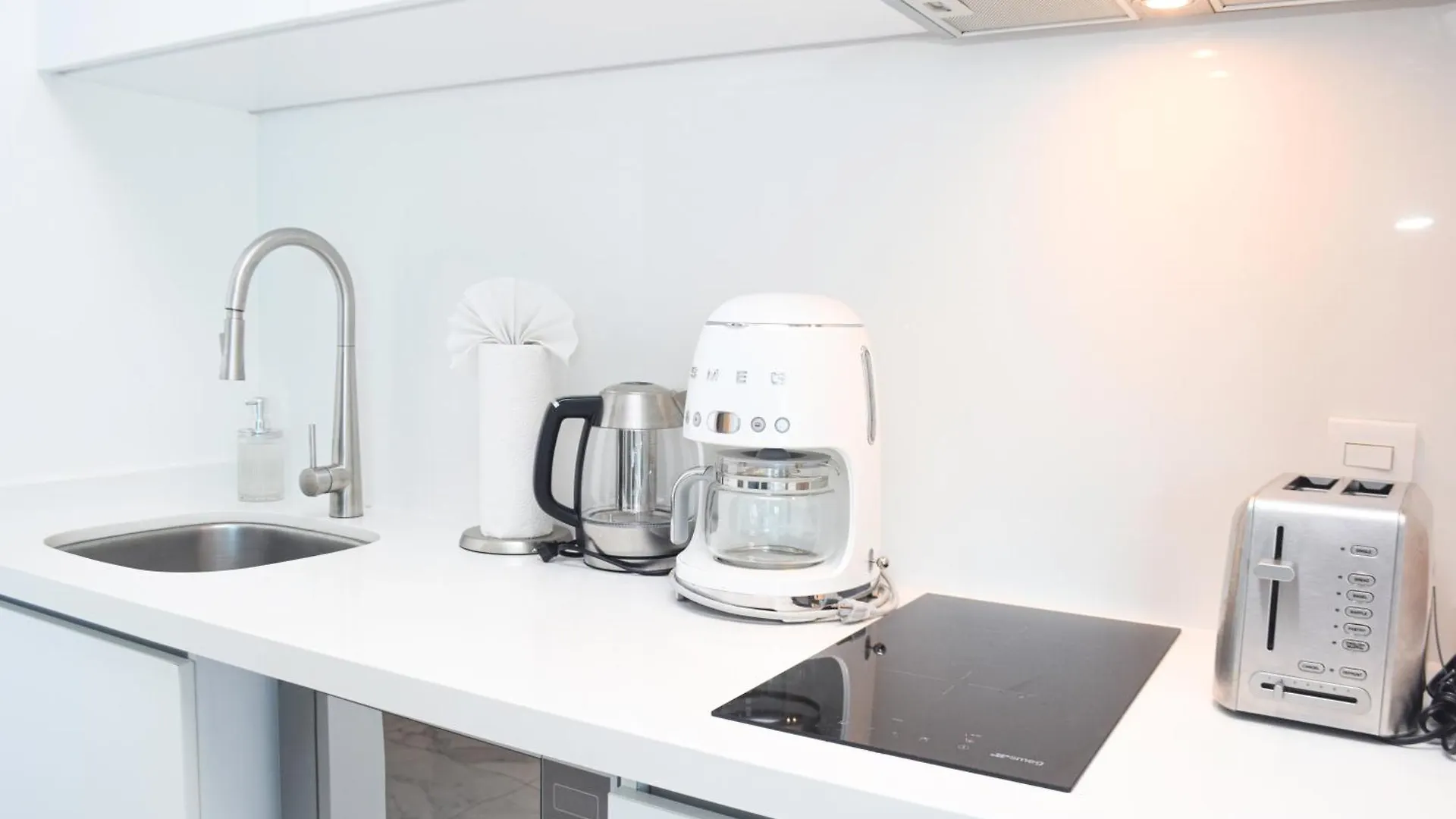 Exclusive Studio On The Beach, Minimalist, Gym, Pool, Jacuzzi, Balcony Cancun Apartment